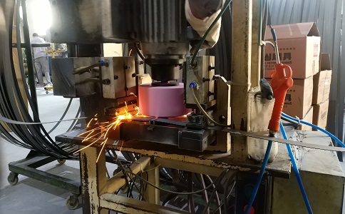 江汉带锯条生产现场图3 江汉带锯条生产现场图3